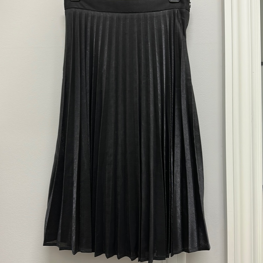 Le Lis black pleated skirt